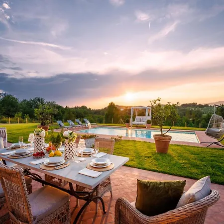 Luxury In The Hills Of Lucca 빌라 *