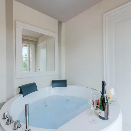 Luxury In The Hills Of Lucca * 몬테카를로
